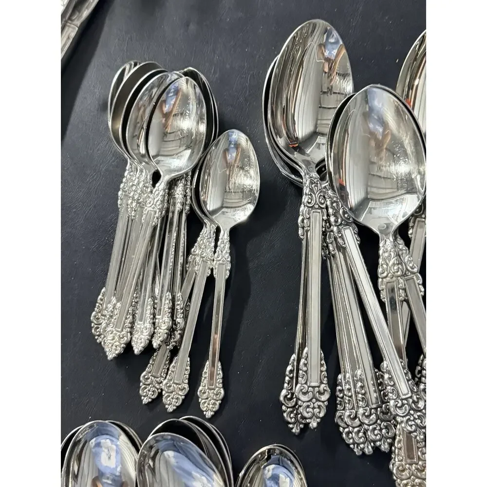 80 Pc Oneida Rembrandt Stainless Flatware Forks Spoons Knives Ladles Serving Set